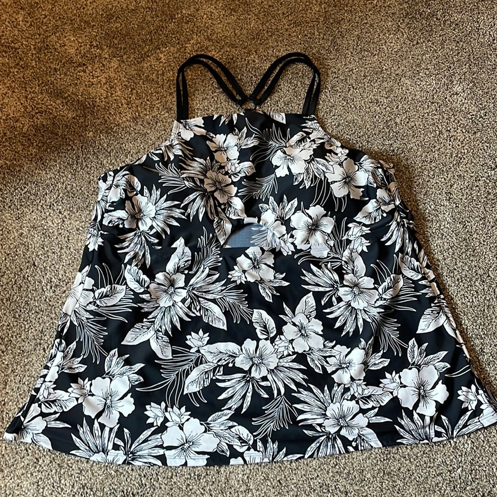 Women’s swimsuit top size 18-20